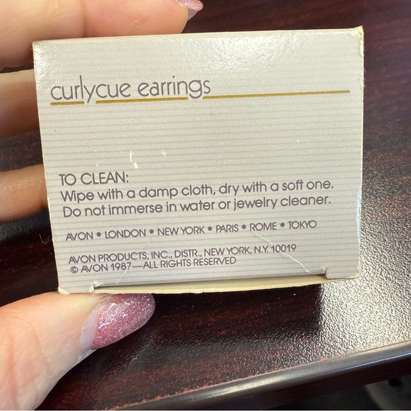 Avon Blue and Gold “Curlycue” clip Earrings Modern Statement Jewelry NIB 1987 - Picture 2 of 5